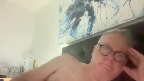 ozhairybearxxxx online show from January 7, 2025, 12:20 pm