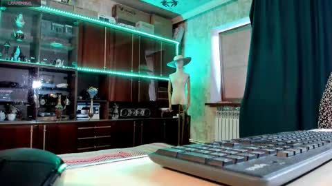 Ella online show from September 8, 2025, 3:11 pm