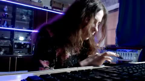 Ella online show from April 21, 2026, 6:41 am