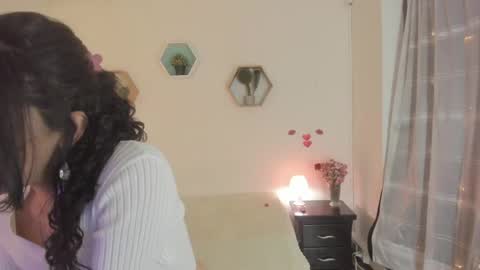 Paloma  online show from April 17, 2026, 9:29 pm