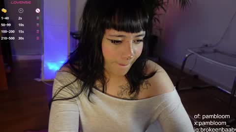     online show from September 25, 2025, 6:33 pm