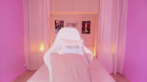  P A M  online show from February 19, 2025, 8:52 pm