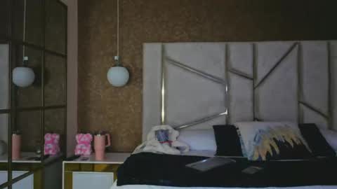 pamplemusa_ online show from April 14, 2026, 11:38 am