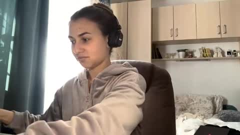 Lia online show from June 5, 2026, 2:34 pm