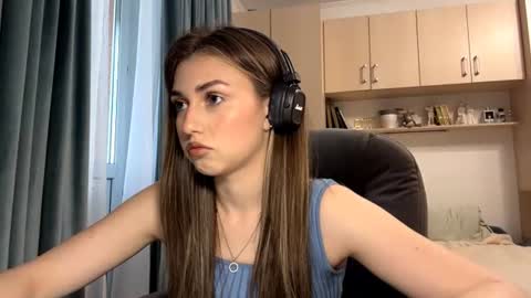 Lia online show from June 15, 2026, 3:36 pm