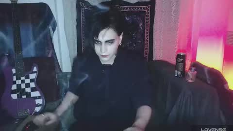 In bio online show from December 4, 2025, 2:10 am