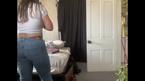 Snapshot of pantiesofthefae chatting on February 27, 2025, 6:20 pm Pantiesofthefae online show from February 27, 2025, 6:20 pm