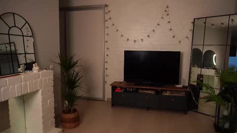 Kristina Kriss online show from November 18, 2025, 1:26 pm