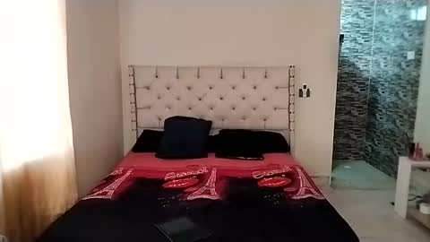 Paola 23 and Andres 25 online show from February 25, 2026, 4:05 pm