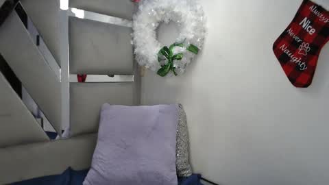 Paola Lyon online show from January 6, 2025, 3:19 pm