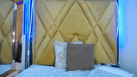 Paola Lyon online show from February 4, 2025, 10:34 pm