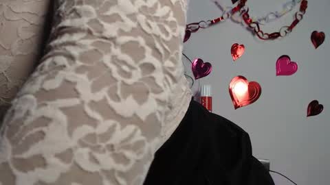 Paola Lyon online show from February 14, 2025, 7:23 pm