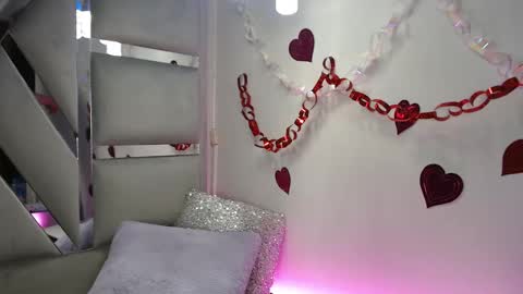 Paola Lyon online show from February 22, 2025, 7:25 pm