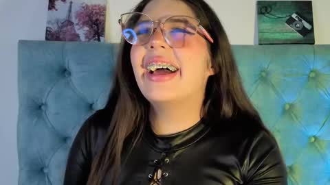 Paola Lyon online show from September 10, 2025, 7:03 pm