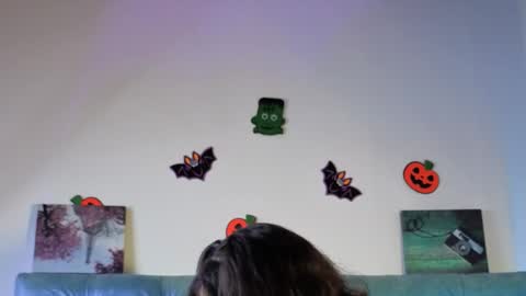 Paola Lyon online show from November 18, 2025, 6:45 pm