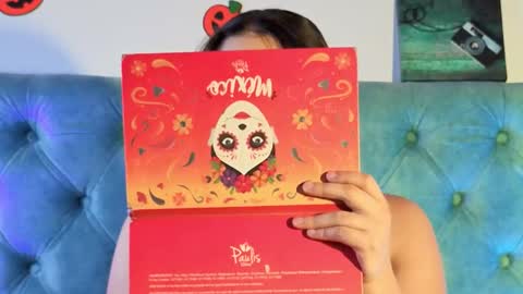 Paola Lyon online show from December 2, 2025, 7:09 pm