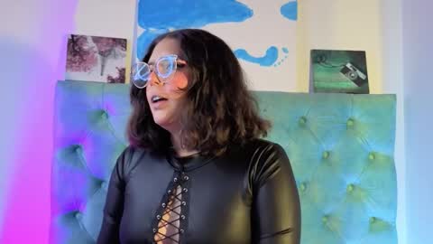 Paola Lyon online show from January 15, 2026, 6:44 pm