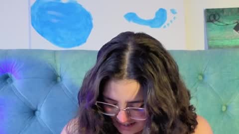 Paola Lyon online show from April 17, 2026, 7:06 pm