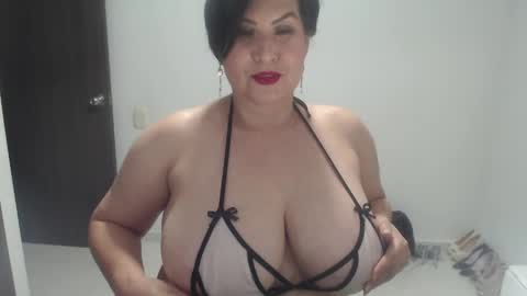 Snapshot of paola_williams chatting on May 13, 2026, 8:27 pm Paola Williams online show from May 13, 2026, 8:27 pm