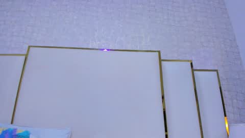 Paola  online show from November 27, 2025, 8:05 am