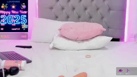 paola online show from January 8, 2025, 4:12 am