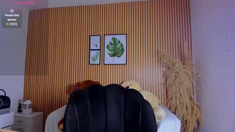 paola online show from November 14, 2025, 12:42 am