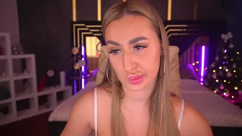 Lia online show from January 5, 2025, 9:05 am