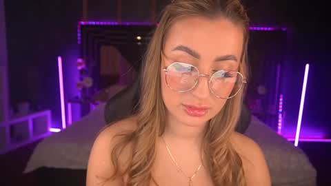 Lia online show from February 9, 2025, 7:19 pm