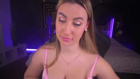 Lia online show from March 11, 2025, 6:52 pm