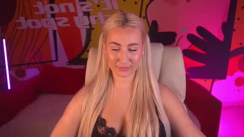 Lia online show from March 4, 2026, 2:45 pm