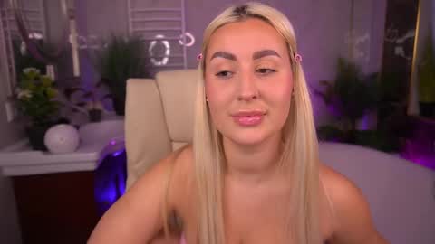 Lia online show from May 15, 2026, 1:18 pm