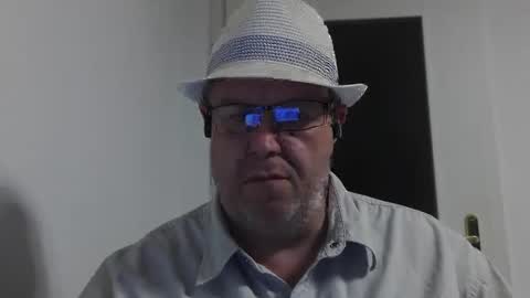 Snapshot of para3214 chatting on November 18, 2025, 2:43 pm para3214 online show from November 18, 2025, 2:43 pm