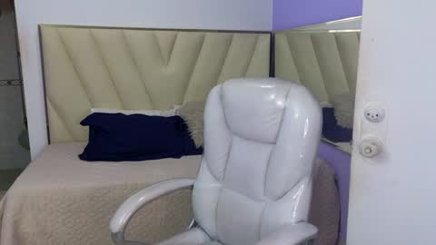 Amy and my doll online show from December 31, 2024, 7:10 am