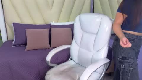 Amy and my doll online show from February 14, 2025, 11:42 am