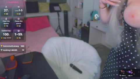Snapshot of paradise_for_you_ chatting on May 12, 2026, 1:47 am Victoria online show from May 12, 2026, 1:47 am