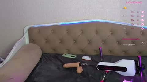 Allie  Alex Thumbs up if you like us online show from December 27, 2024, 5:09 am