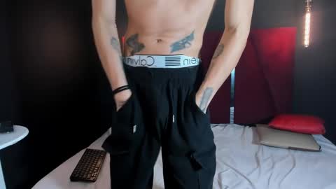 paranoidtemptaion_ online show from February 15, 2025, 3:39 pm