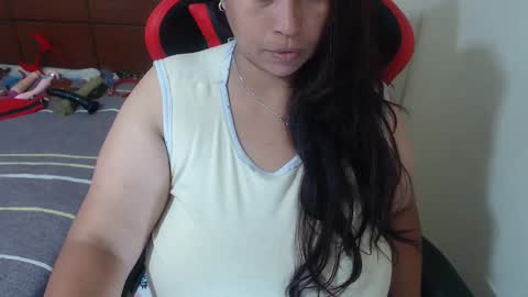 Snapshot of pareja_explosivasexx chatting on April 30, 2026, 7:47 am Luna online show from April 30, 2026, 7:47 am