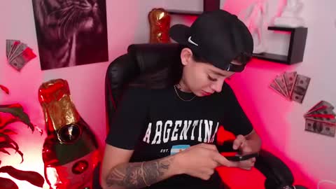 Snapshot of paris_dangelo chatting on December 8, 2024, 12:40 am Paris D angelo online show from December 8, 2024, 12:40 am