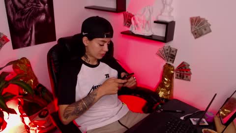 Snapshot of paris_dangelo chatting on December 15, 2024, 11:31 pm Paris D angelo online show from December 15, 2024, 11:31 pm