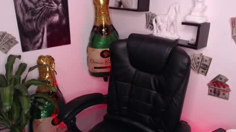 Snapshot of paris_dangelo chatting on January 6, 2025, 4:26 am Paris D angelo online show from January 6, 2025, 4:26 am