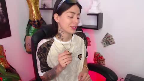 Snapshot of paris_dangelo chatting on January 20, 2025, 6:10 pm Paris D angelo online show from January 20, 2025, 6:10 pm