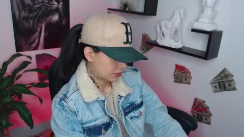 Snapshot of paris_dangelo chatting on February 5, 2025, 2:19 am Paris D angelo online show from February 5, 2025, 2:19 am
