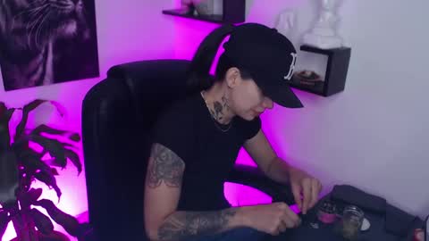 Snapshot of paris_dangelo chatting on March 2, 2025, 1:58 am Paris D angelo online show from March 2, 2025, 1:58 am