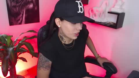 Snapshot of paris_dangelo chatting on March 7, 2025, 7:38 pm Paris D angelo online show from March 7, 2025, 7:38 pm