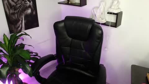 Snapshot of paris_dangelo chatting on February 1, 2026, 6:06 pm Paris D angelo online show from February 1, 2026, 6:06 pm