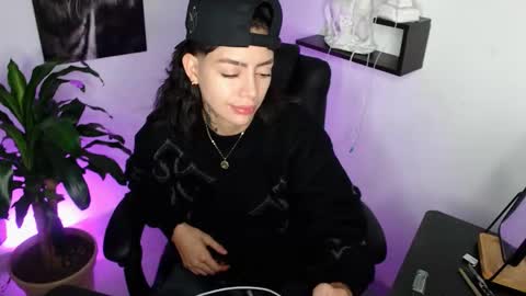 Snapshot of paris_dangelo chatting on February 3, 2026, 7:35 am Paris D angelo online show from February 3, 2026, 7:35 am
