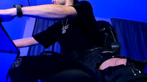 Paris online show from December 2, 2024, 7:16 pm