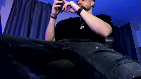 Paris online show from February 10, 2025, 2:52 am