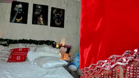 Paris online show from December 24, 2024, 5:05 am